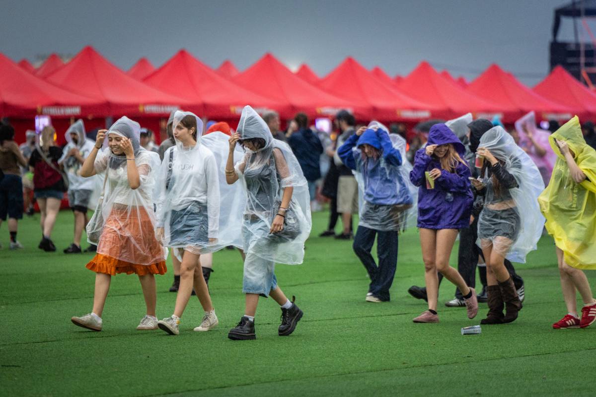 Diverses persones desallotjades dels escenaris principals del festival Primavera Sound - ACN