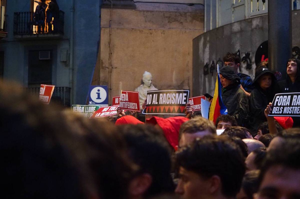 Pancartes contra el feixisme a la Patum. - Arnau Colomé