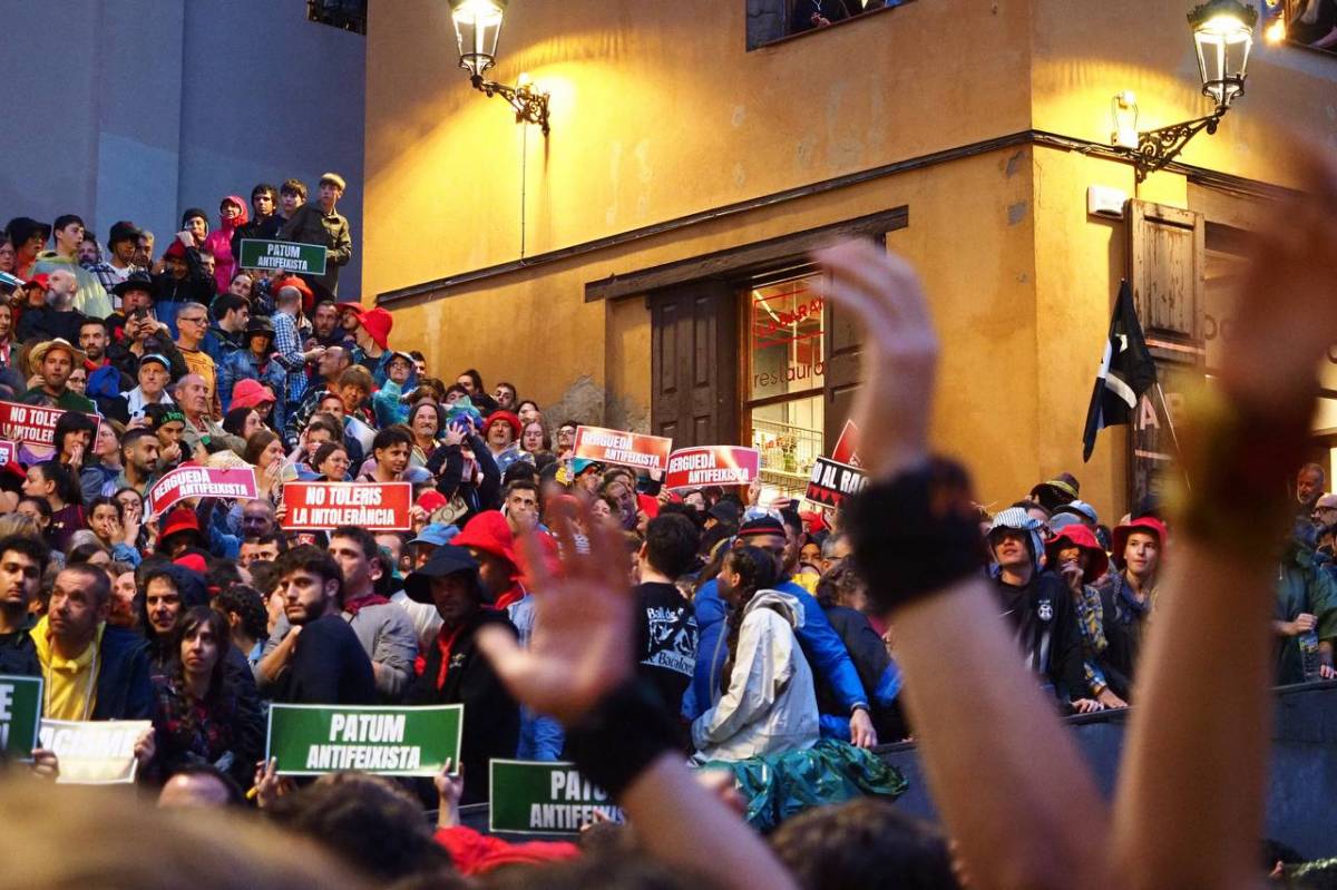 La Patum xiula Sílvia Orriols: «Fora feixistes de la Patum»