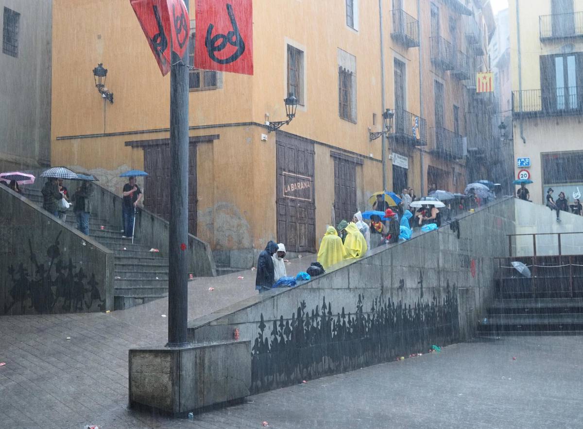 Pluja a la Patum de Berga 2026. - Arnau Colomé