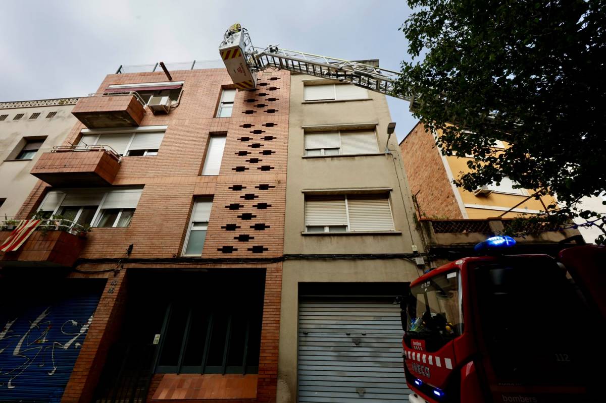 Intervenció dels Bombers en un domicili del Centre