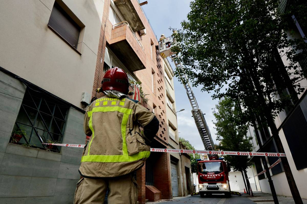 Intervenció dels Bombers en un domicili del Centre