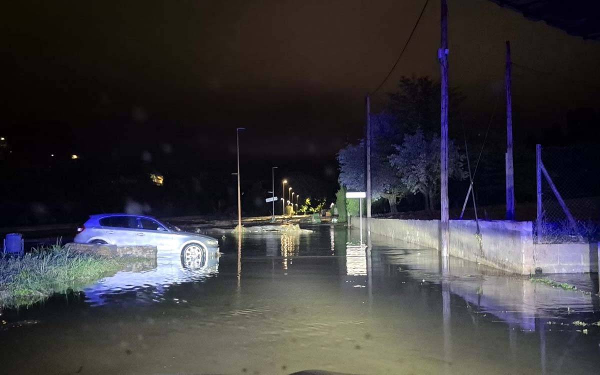 Ensurt a Sallent: rescaten tres persones atrapades per la crescuda del Llobregat