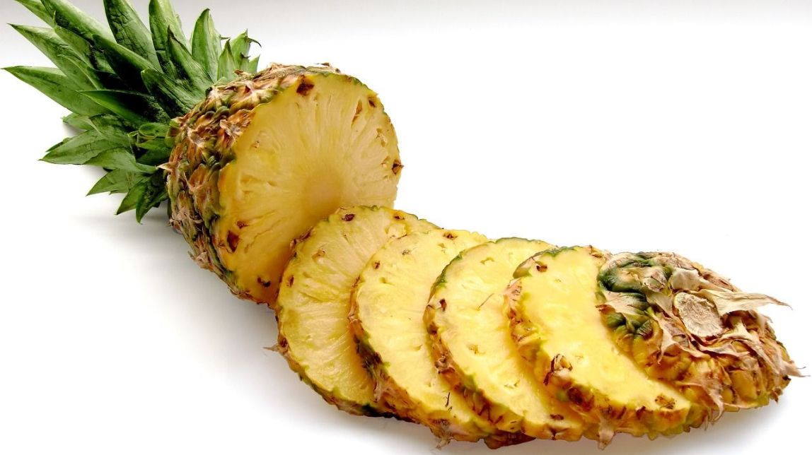 La pinya, la fruita més famosa de Nadal: quin sentit té?