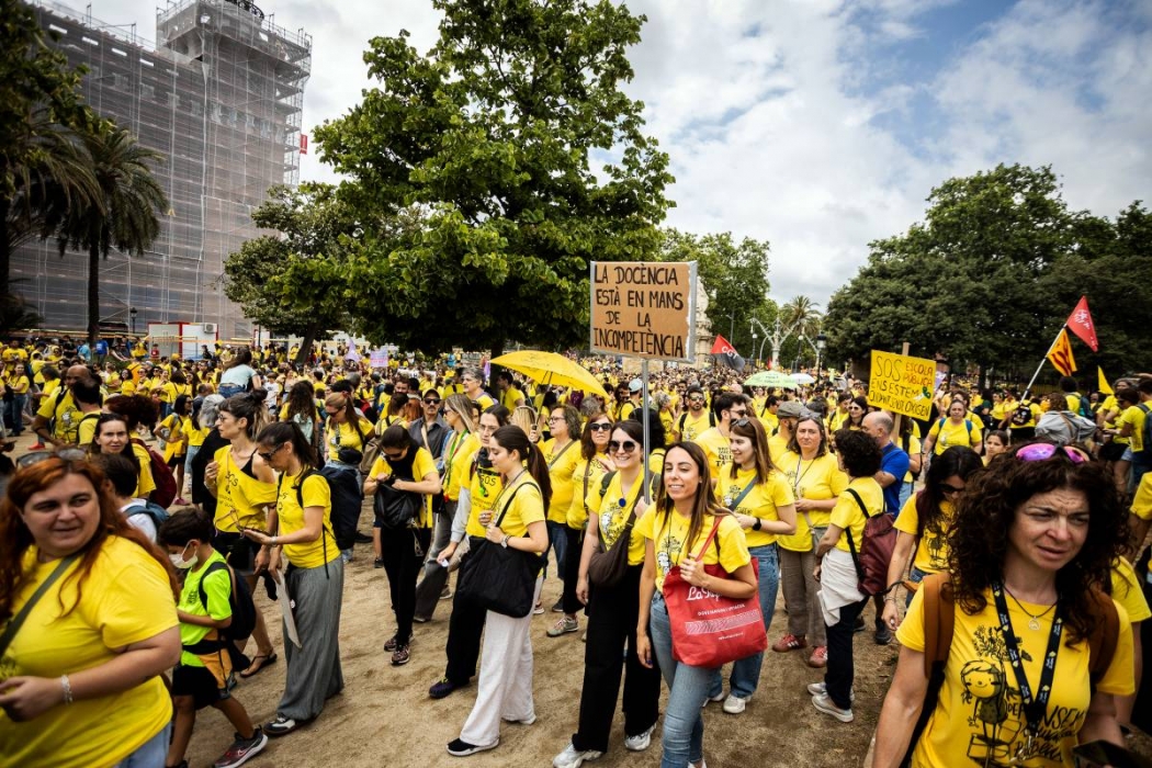 El «no» de la consulta reviu la mobilització al carrer: «No només és pels salaris»