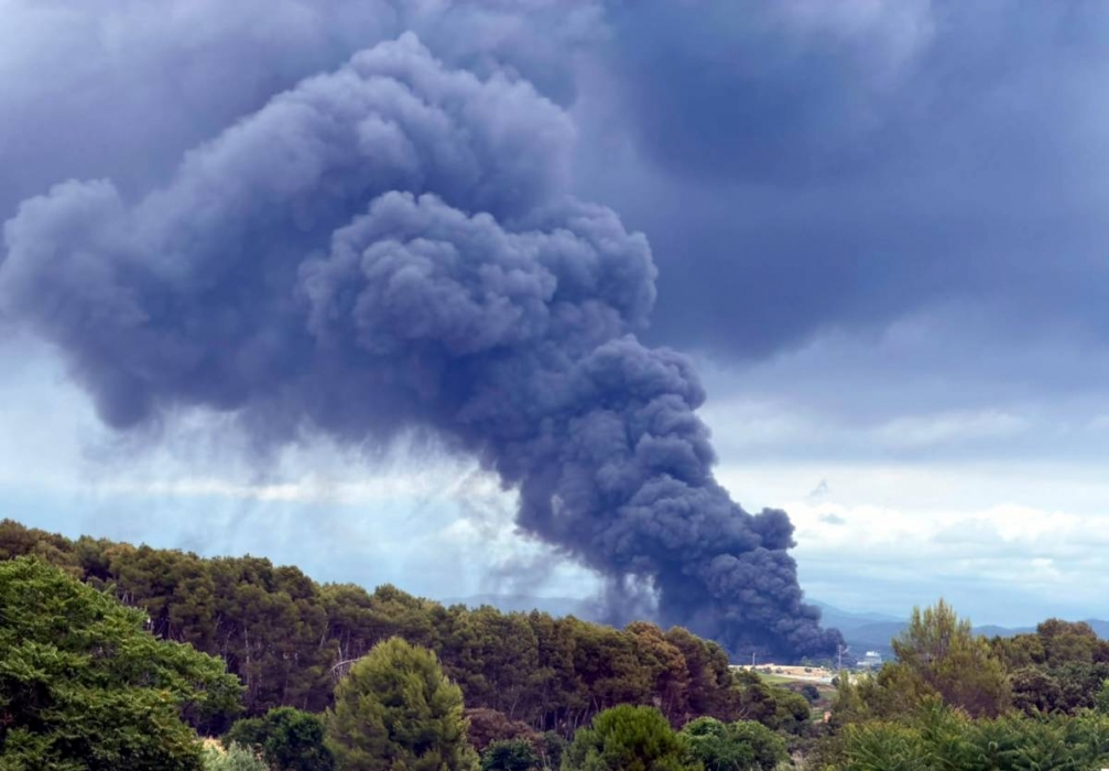 Un incendi crema la planta de Montesa Honda a Santa Perpètua de Mogoda