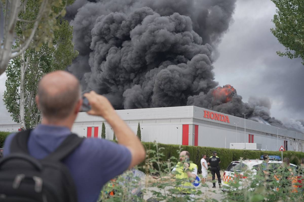 Incendi a la fàbrica d`Honda a Santa Perpètua