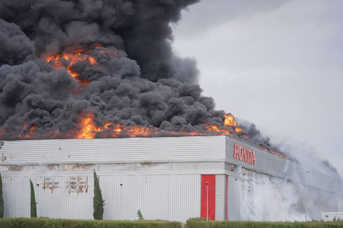 VÍDEO | Un incendi crema a la fàbrica d'Honda de Santa Perpètua