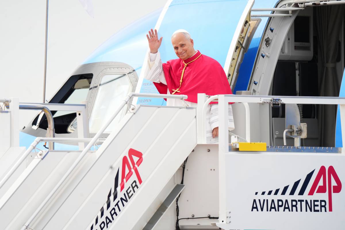 El Papa aterra a Madrid, on serà rebut per Sánchez i els Reis