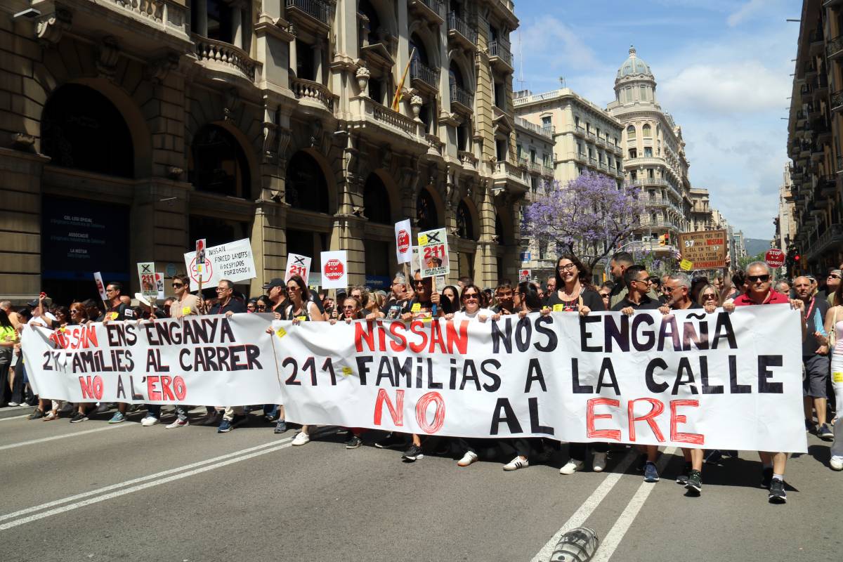 Centenars de treballadors de Nissan es manifesten a Barcelona contra l'ERO que amenaça 211 empleats