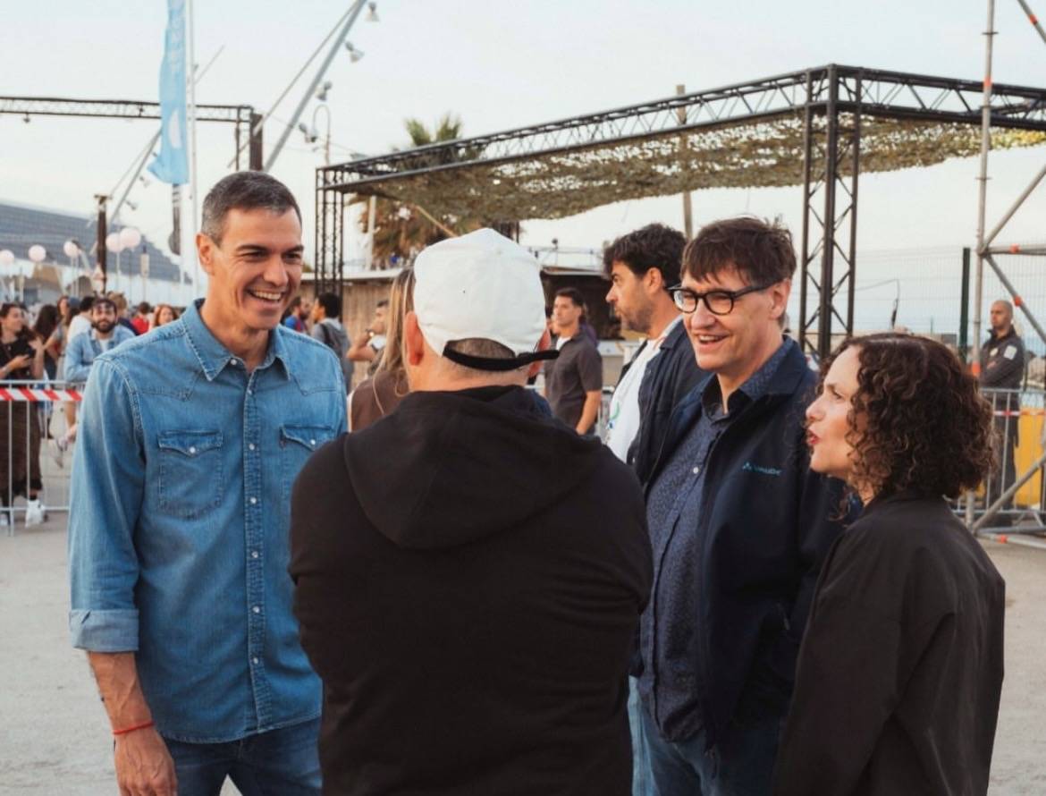 Sánchez viatja a Barcelona i visita el Primavera Sound amb la seva dona i Illa