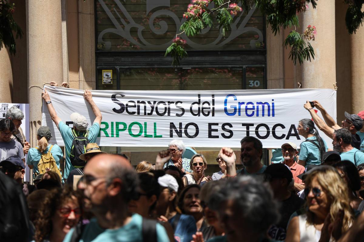 Manifestació en defensa del riu Ripoll al Centre - VÍCTOR CASTILLO Manifestació en defensa del riu Ripoll al Centre