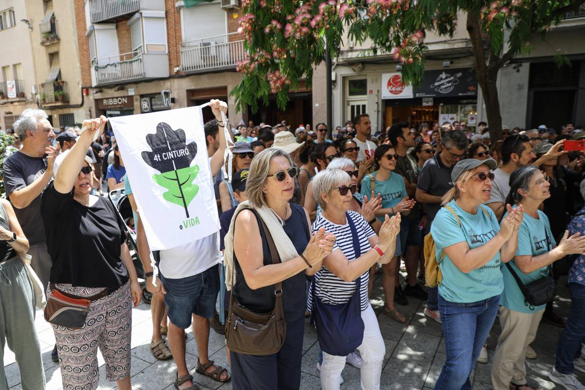 Manifestació en defensa del riu Ripoll al Centre - VÍCTOR CASTILLO Manifestació en defensa del riu Ripoll al Centre