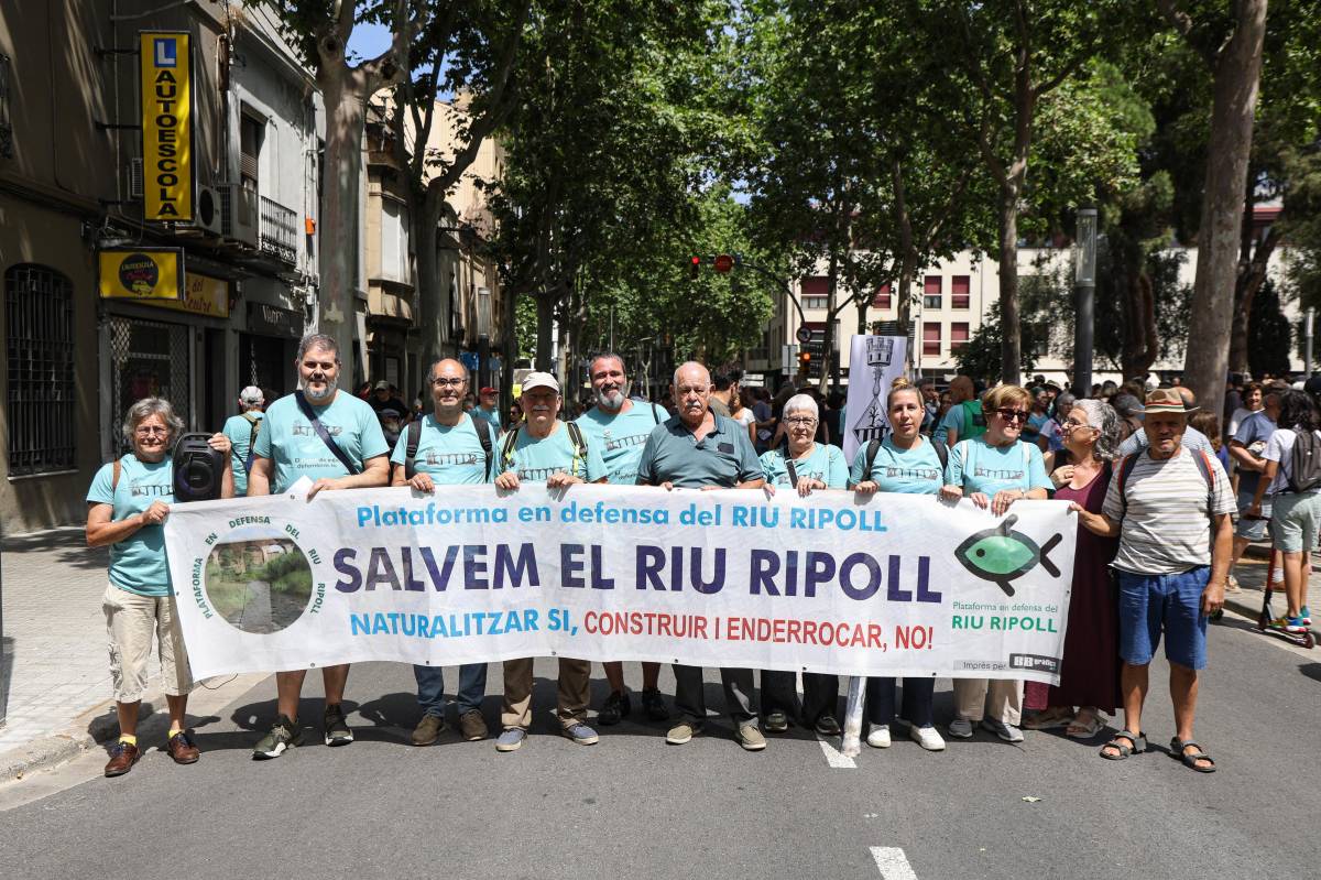 Organitzadors i membres de la Plataforma en Defensa del riu Ripoll - VÍCTOR CASTILLO Organitzadors i membres de la Plataforma en Defensa del riu Ripoll