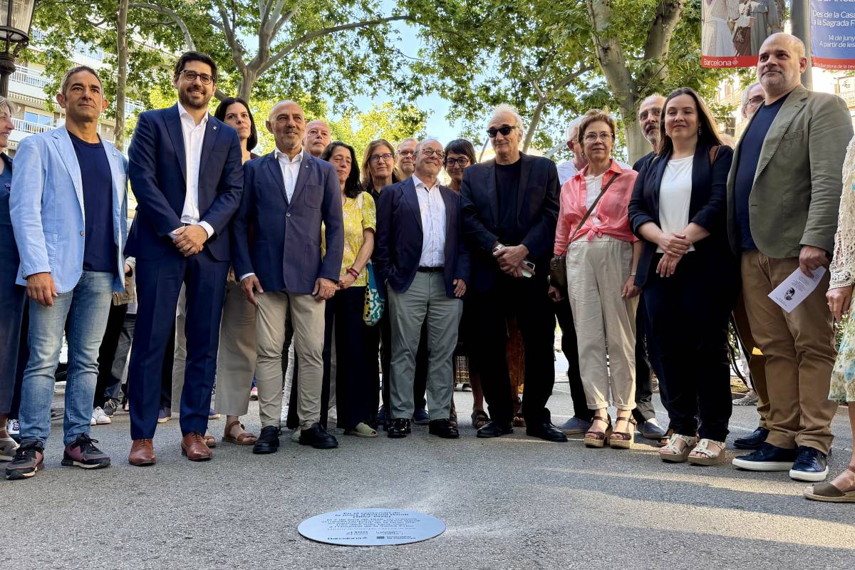 Barcelona recorda el lloc on un tramvia va atropellar Gaudí ara fa cent anys
