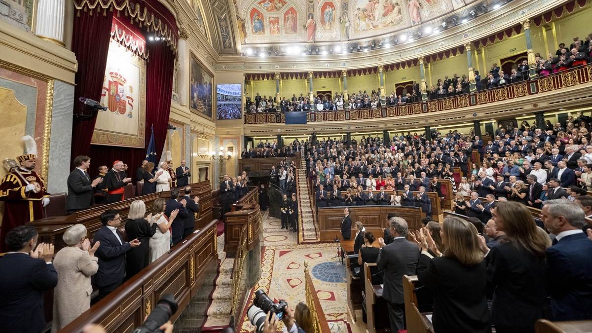 Dos partits i dos expresidents: les grans absències al Congrés per la visita del Papa