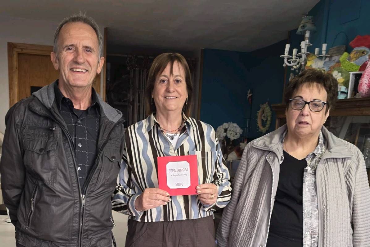 L’Espai Aurora d’Oliana aporta 500 euros a l’associació Fènix de Solsona