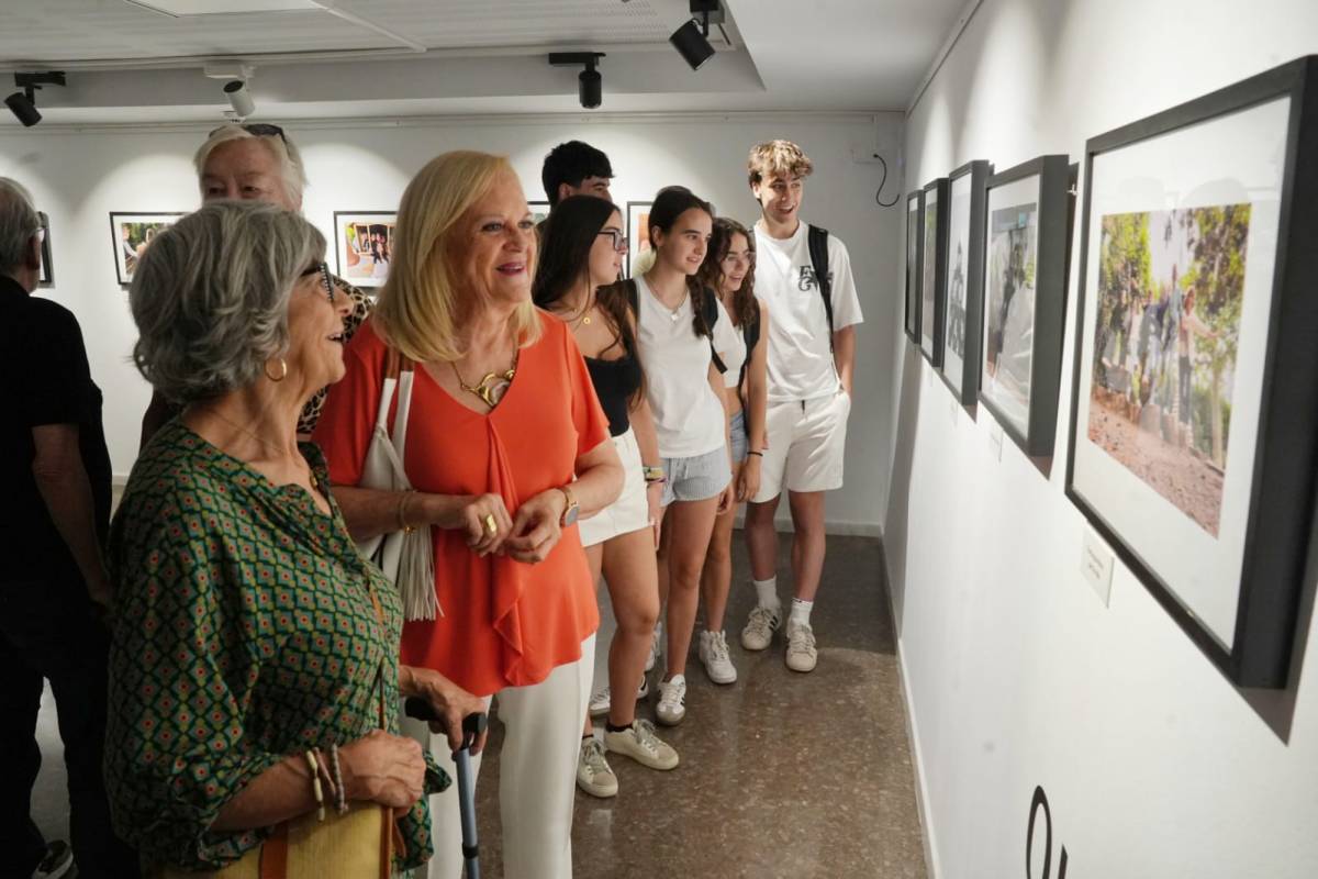 Dues generacions es miren de tu a tu a Terrassa per esborrar els prejudicis de l'edatisme