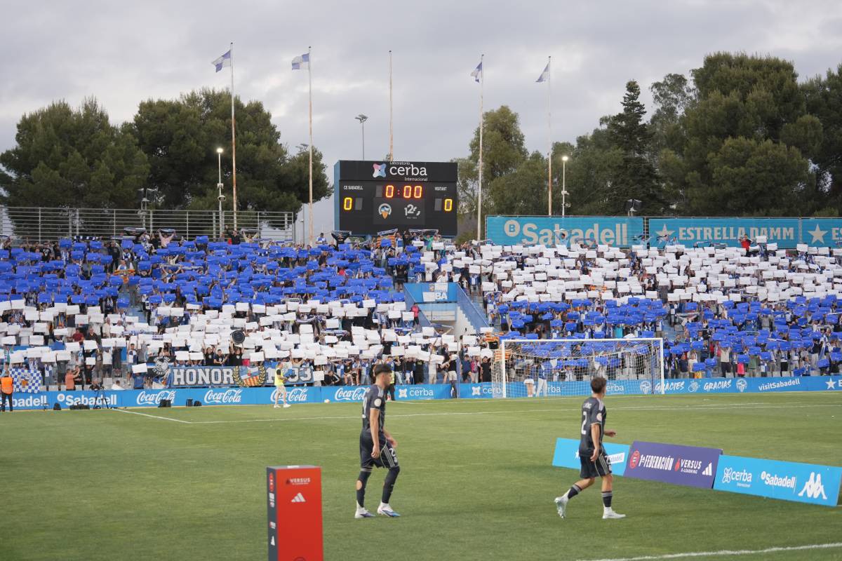 L`afició arlequinada a la sortida dels jugadors - David Chao L`afició arlequinada a la sortida dels jugadors