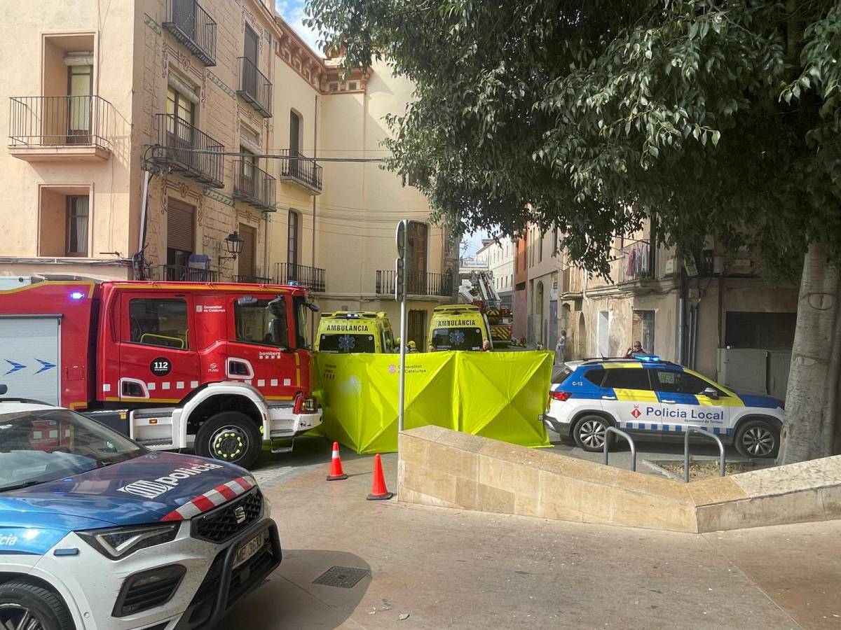 Tres ferits en l'esfondrament parcial d'un edifici a Tortosa