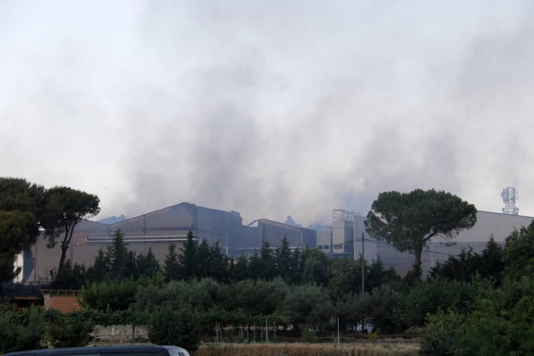 Aixecat el confinament en un barri de Lleida després d'una matinada de lluita contra les flames