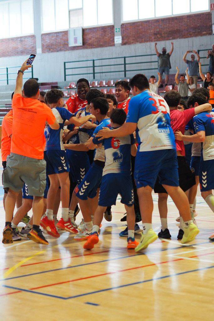 L`equip infantil del Creu Alta Sabadell Handbol, celebrant el títol de la Copa Catalana - Cedida L`equip infantil del Creu Alta Sabadell Handbol, celebrant el títol de la Copa Catalana
