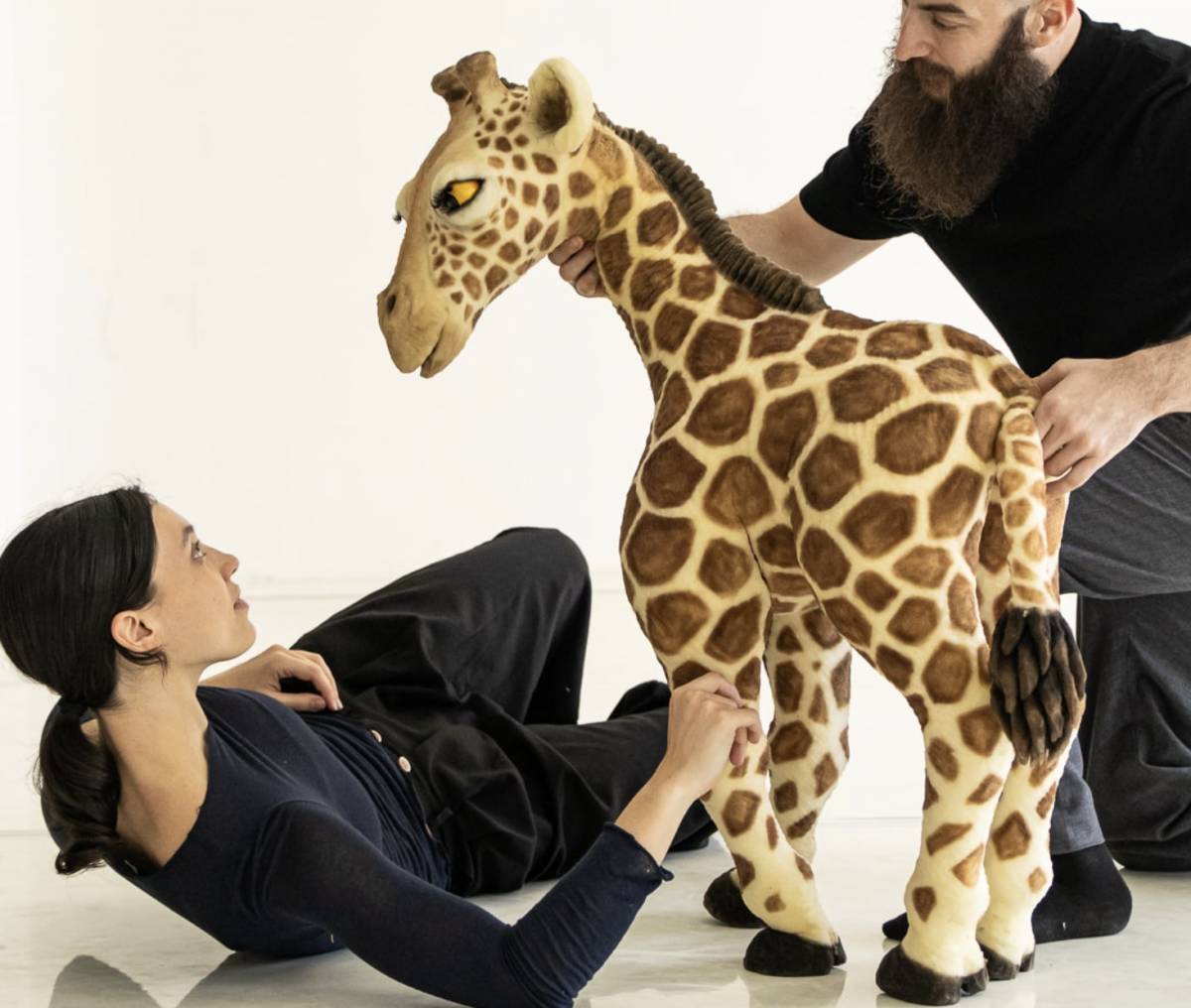 Girafa dansa - SOMA audiovisuales Girafa dansa