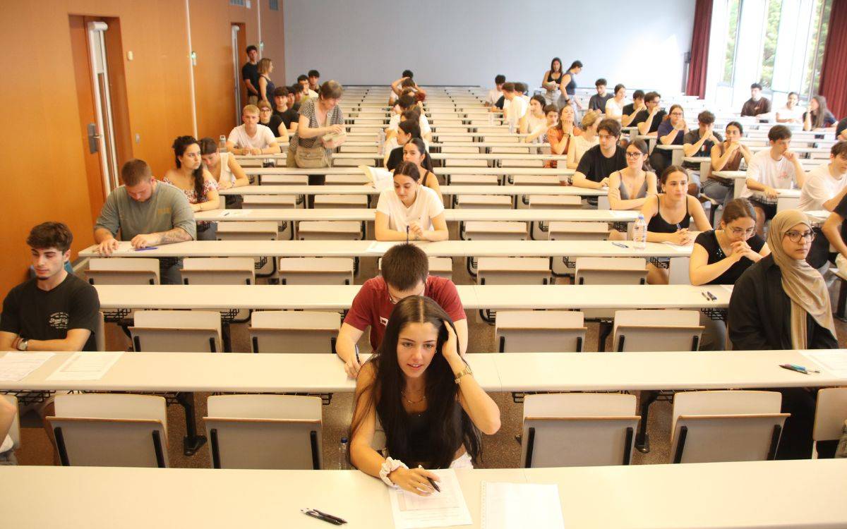Comença la selectivitat 2026 a Tarragona: prop de 4.500 estudiants i detectors d'aparells electrònics