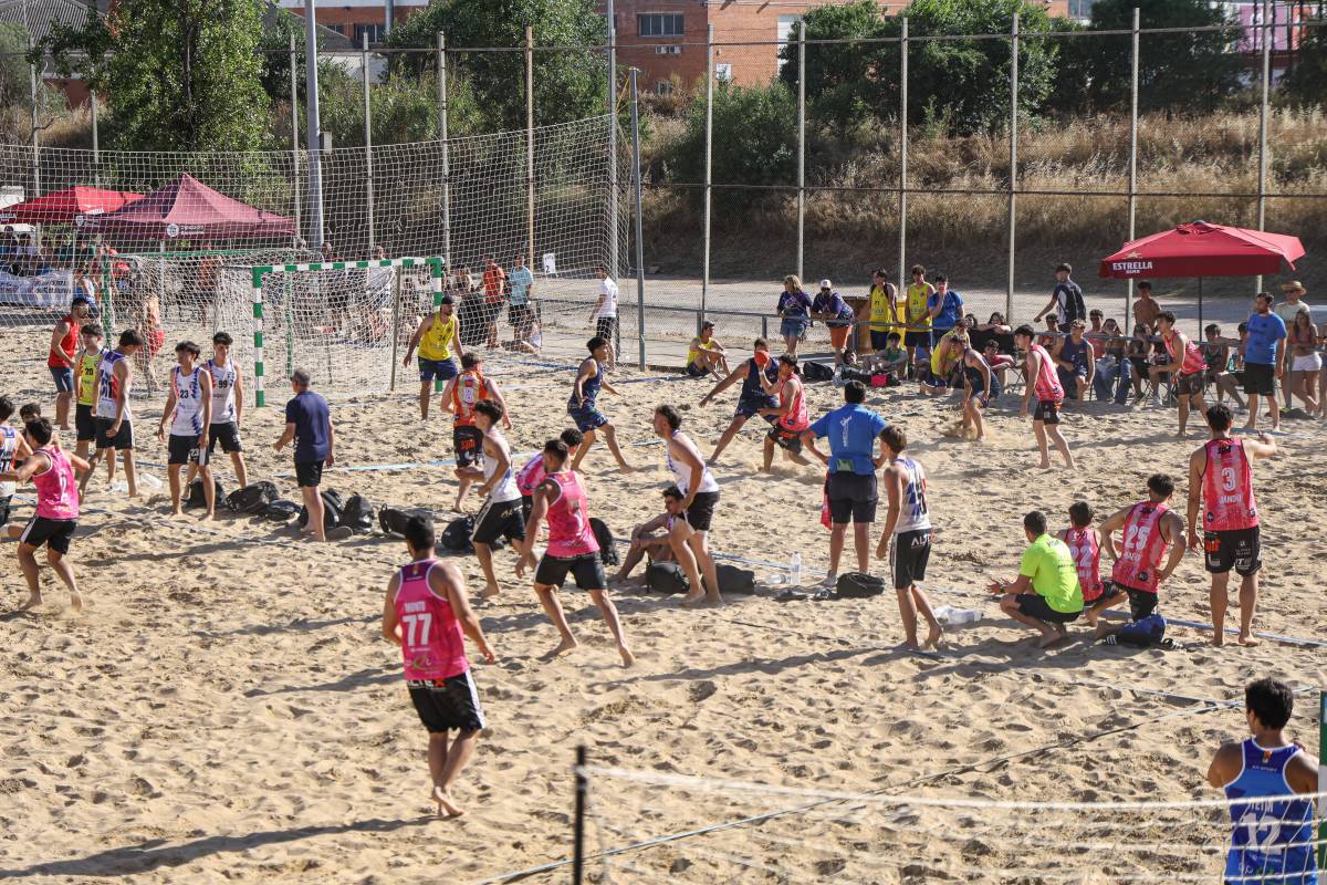 La primera jornada del Tour Català d`handbol platja, a Sabadell - Victor Castillo La primera jornada del Tour Català d`handbol platja, a Sabadell