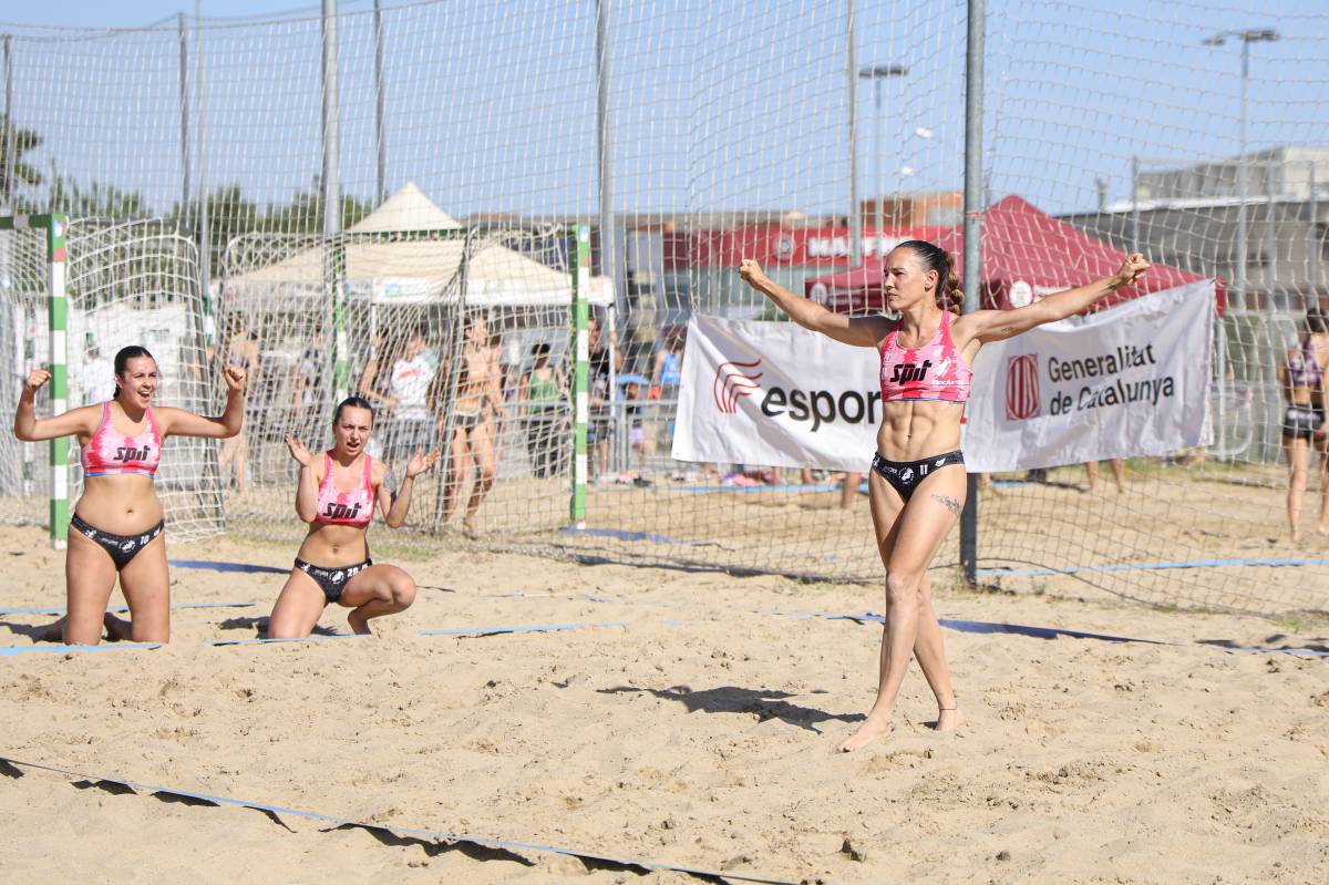 La primera jornada del Tour Català d`handbol platja, a Sabadell - Victor Castillo La primera jornada del Tour Català d`handbol platja, a Sabadell