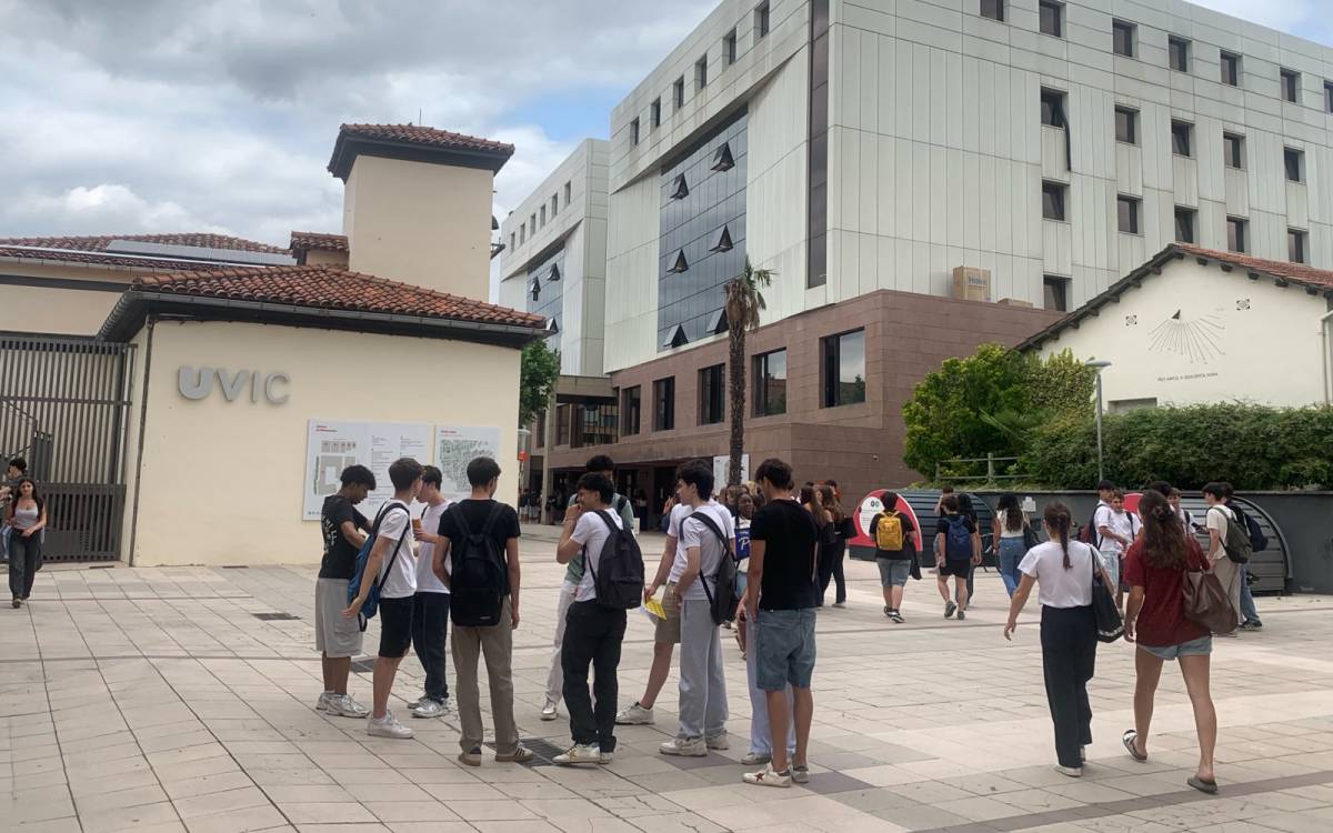 Còctel d'emocions entre els estudiants osonencs a l'inici de la selectivitat