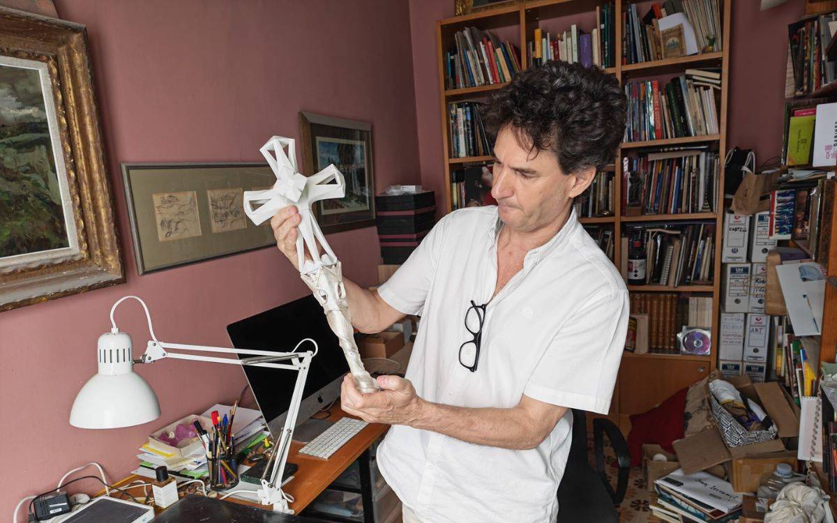 Un bàcul inspirat en Gaudí i amb DO Tarragona per regalar al papa Lleó XIV
