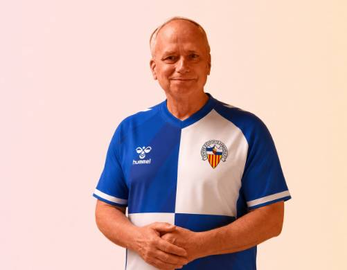 Apareixen diversos mems a les xarxes socials amb imatges del papa Lleó XIV vestit del CE Sabadell
