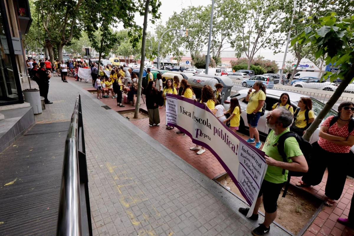 Famílies del Vallès es manifesten a Sabadell - Juanma Peláez Famílies del Vallès es manifesten a Sabadell