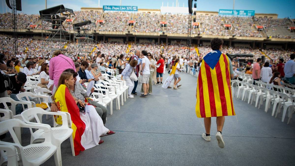 Montjuïc ja s'omple a l'espera de l'arribada del Papa