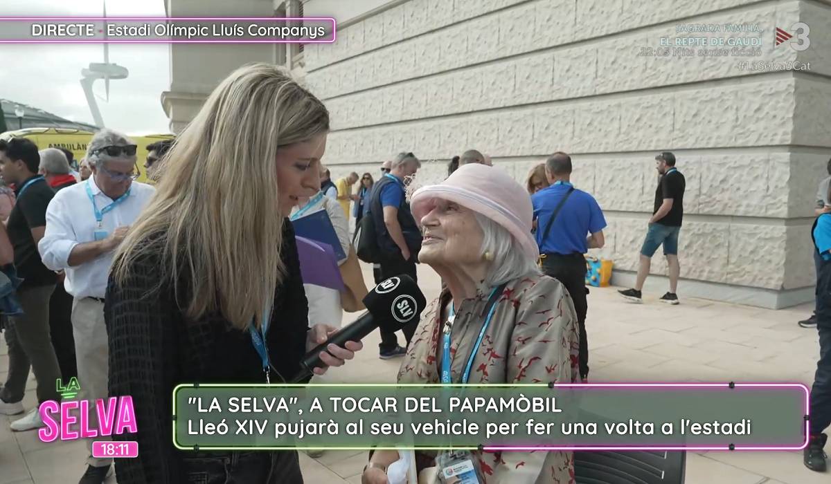 TV3 enxampa Pilarín Bayés esperant l'arribada de Lleó XIV a l'estadi Lluís Companys: «És un Papa molt valent»