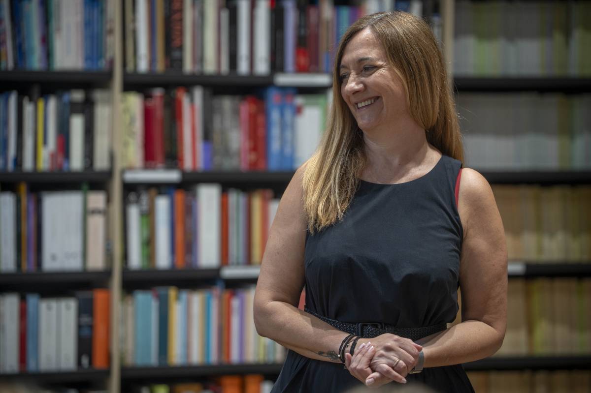L`escriptora ha publicat "La constel·ladora" amb l`editorial Contraluz - Nebridi Aróztegui L`escriptora ha publicat "La constel·ladora" amb l`editorial Contraluz