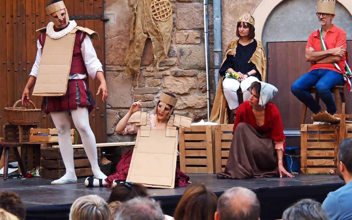 El Festival Espurnes Barroques transforma la plaça Major de Súria en un teatre d'òpera del segle XVII