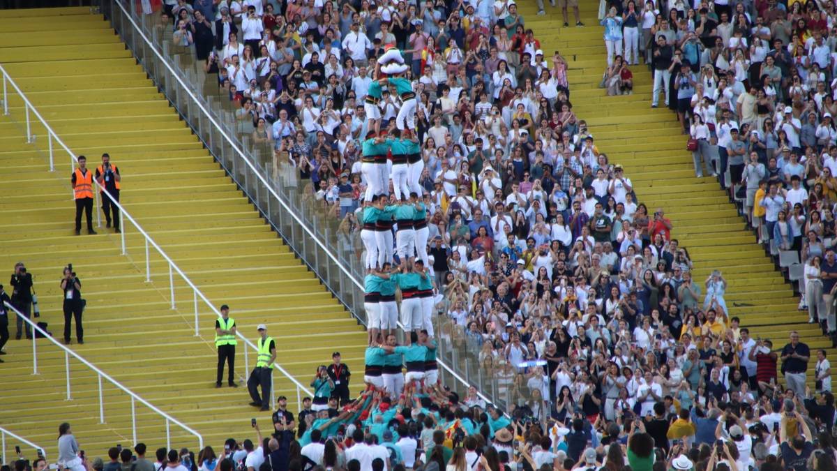 Espectacular actuació dels Castellers de Vilafranca per rebre el Papa