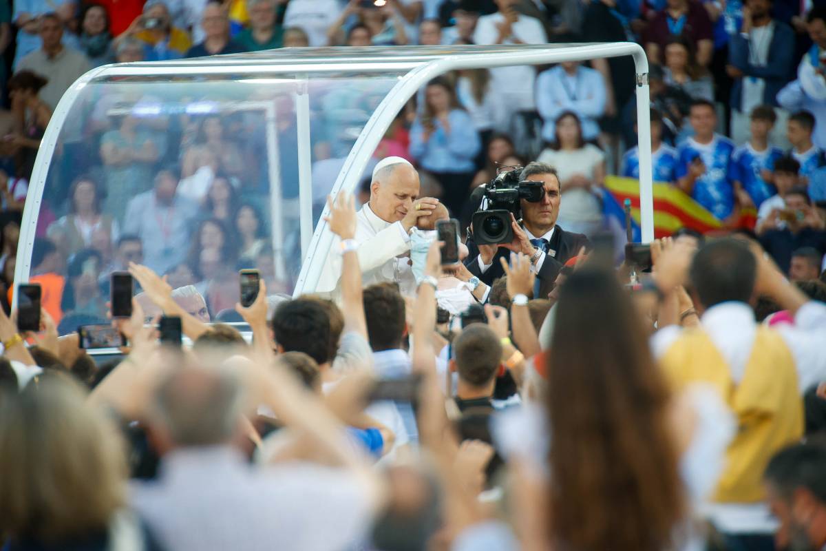 El Papa situa Catalunya com a país d’acollida en un Estadi Olímpic ple
