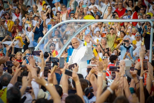 El Papa situa Catalunya com a país d’acollida en un Estadi Olímpic ple