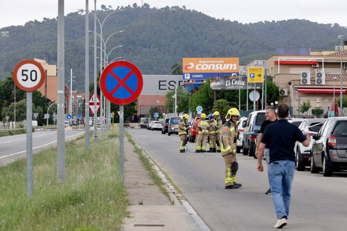 Desplegament per una fuita de gas a Castellar - Juanma Peláez Desplegament per una fuita de gas a Castellar
