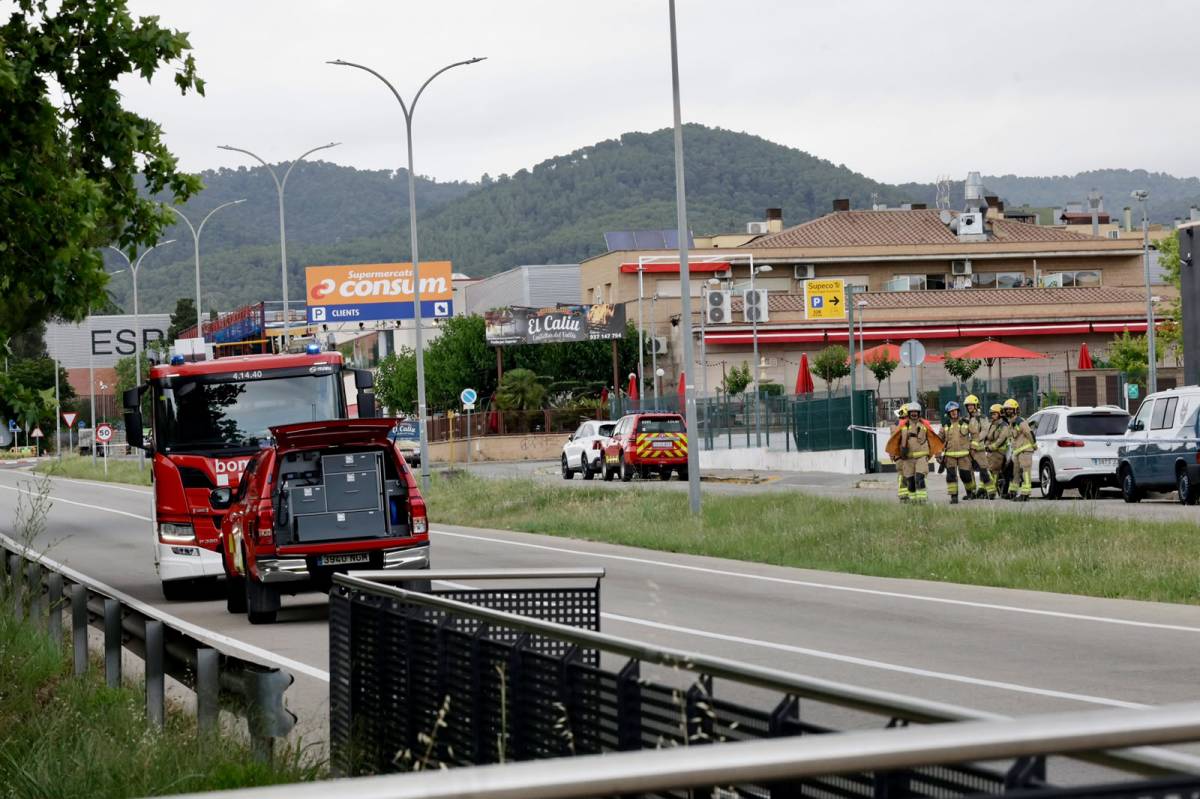 Desplegament per una fuita de gas a Castellar - Juanma Peláez Desplegament per una fuita de gas a Castellar