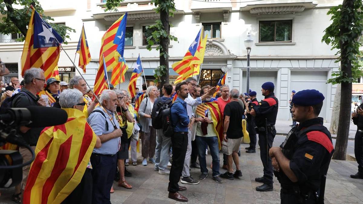 Denuncien traves dels Mossos per accedir amb estelades als voltants de la Sagrada Família