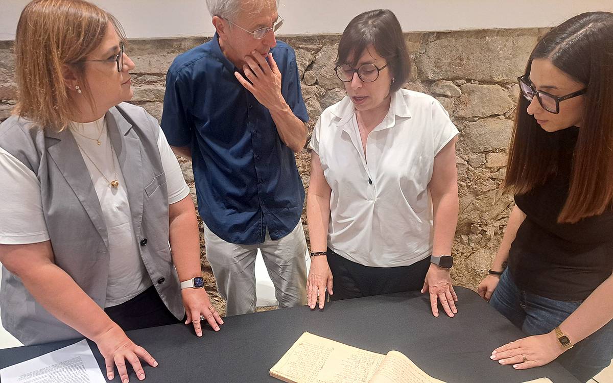 «És una cal·ligrafia per salvar vides»: el registre de guerra de l'hospital de Manresa veu la llum