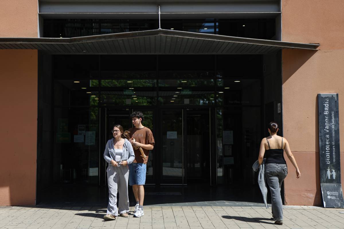 La biblioteca Vapor Badia i la plaça de Gernika, nous refugis climàtics