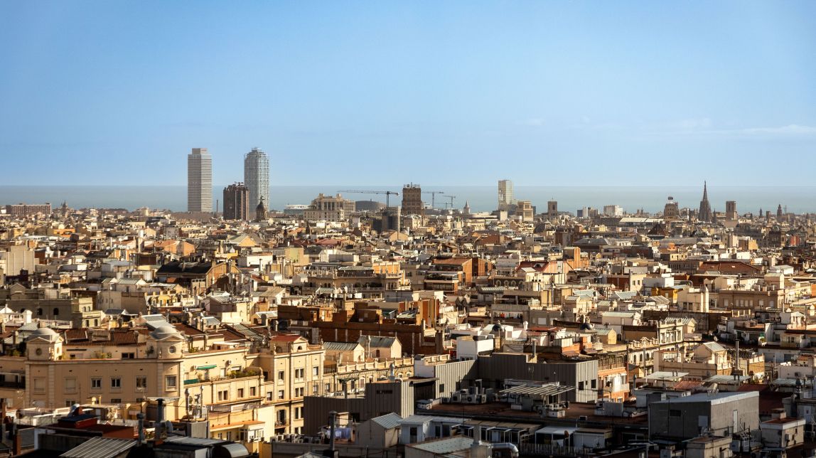 A quin carrer pertanyen els portals situats als xamfrans de l’Eixample?
