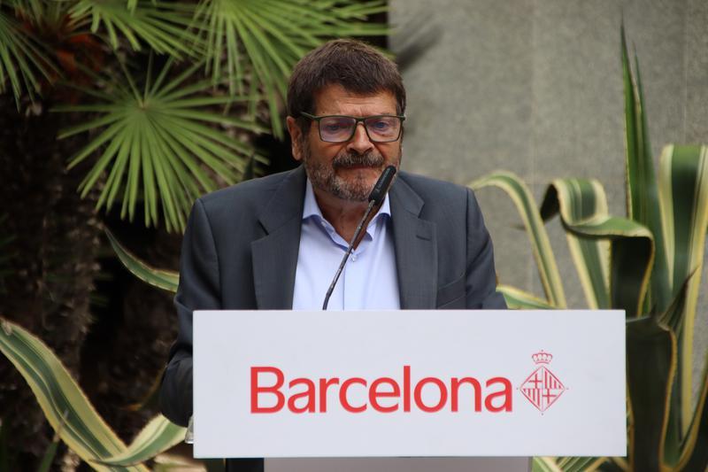 «Com feia la meva tia»: Albert Batlle envia els barcelonins al Corte Inglés per refugiar-se de la calor