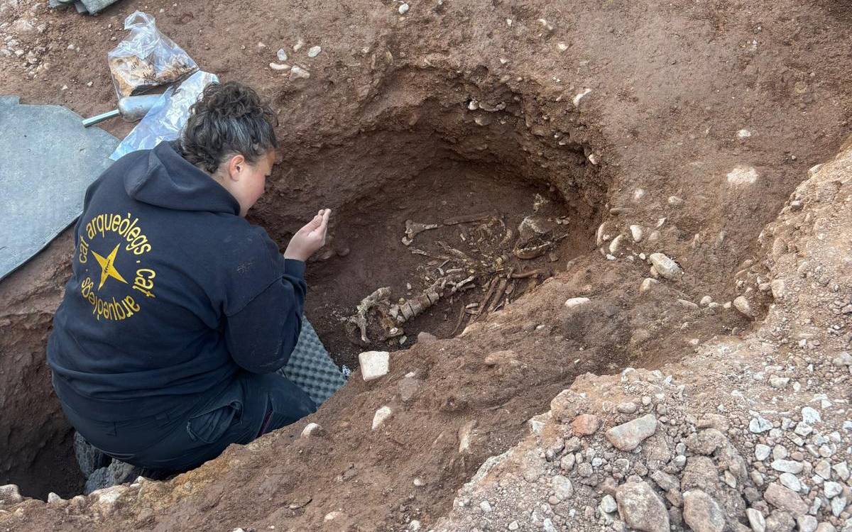 Les obres de la plaça Vella d'Artés revelen vestigis arqueològics de més de 2.000 anys