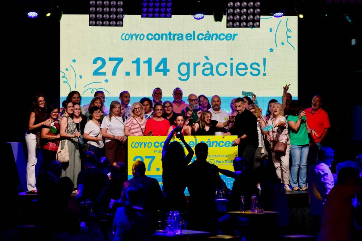 Moment de celebració per l`edició de rècord de la Corro Contra el Càncer - JUANMA PELÁEZ Moment de celebració per l`edició de rècord de la Corro Contra el Càncer